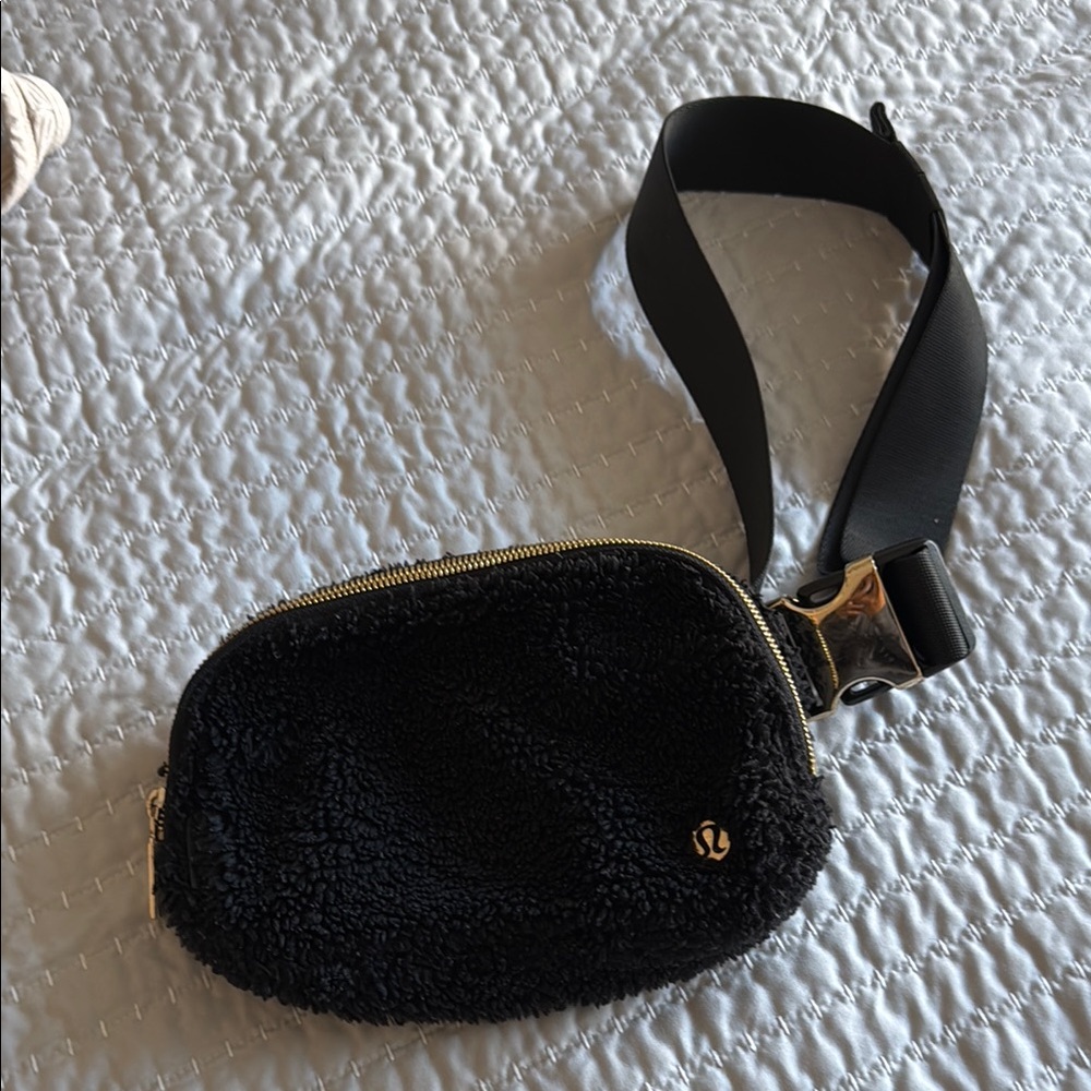 Lululemon Black Sherpa Belt Bag
